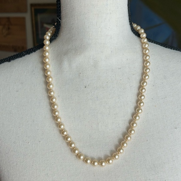 Marvella Faux Pearl Necklace Vintage 24" Gold Tone Floral Clasp - Picture 4 of 9